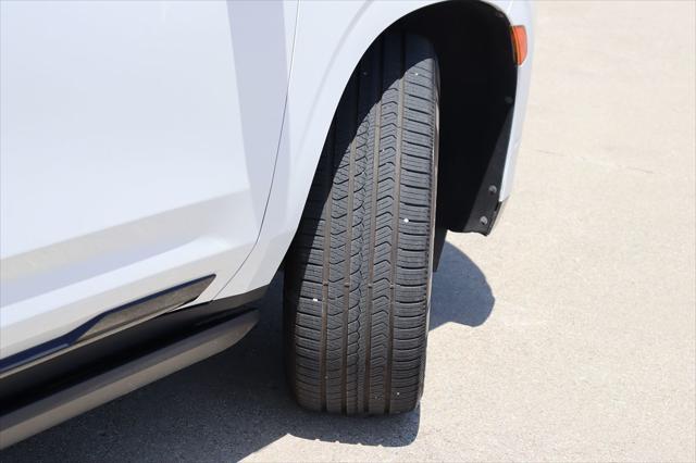 Photo of 2021 Crystal White Tricoat Cadillac Escalade