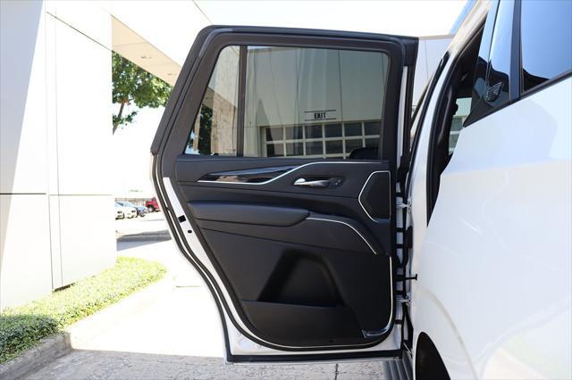 Photo of 2021 Crystal White Tricoat Cadillac Escalade