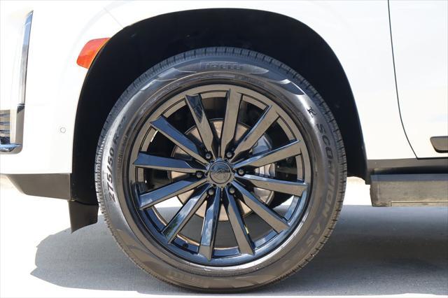 Photo of 2021 Crystal White Tricoat Cadillac Escalade
