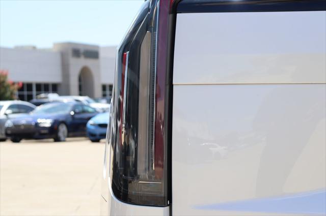 Photo of 2021 Crystal White Tricoat Cadillac Escalade