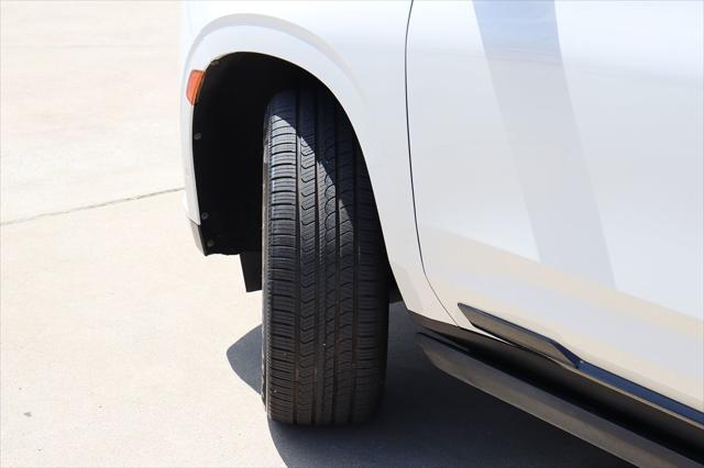 Photo of 2021 Crystal White Tricoat Cadillac Escalade