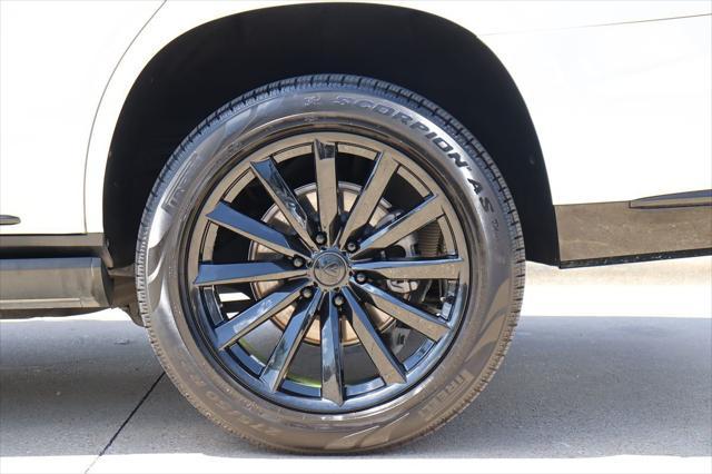 Photo of 2021 Crystal White Tricoat Cadillac Escalade