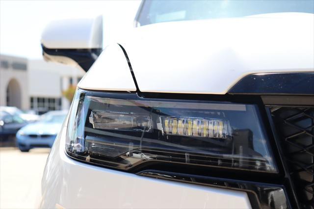 Photo of 2021 Crystal White Tricoat Cadillac Escalade