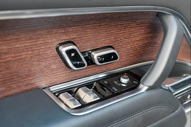 Photo of 2023 Santorini Black Metallic Land Rover Range Rover