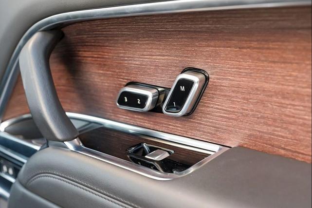 Photo of 2023 Santorini Black Metallic Land Rover Range Rover