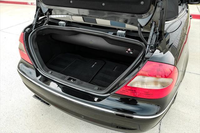 Photo of 2007 Black Mercedes-Benz CLK-Class