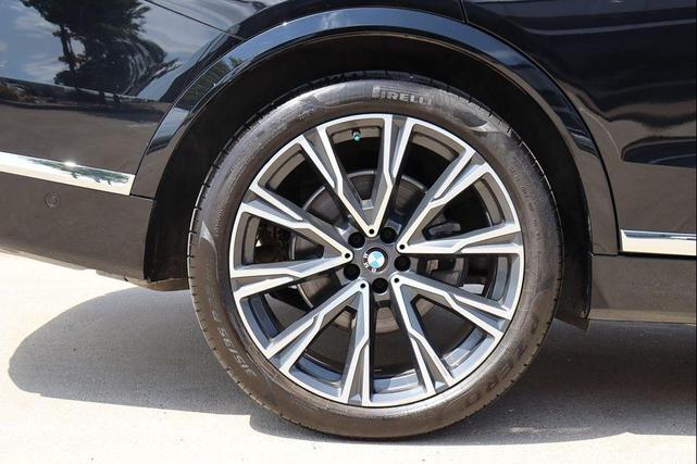 Photo of 2020 Jet Black BMW X7