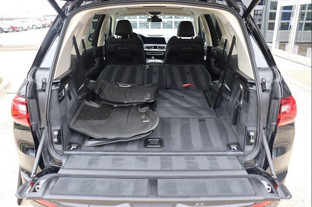 Photo of 2020 Jet Black BMW X7