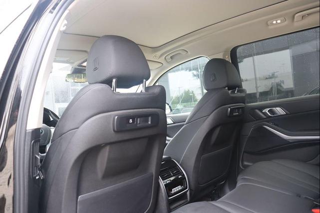 Photo of 2020 Jet Black BMW X7