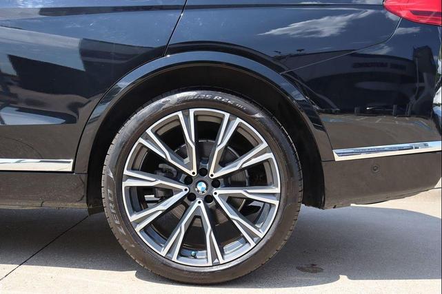 Photo of 2020 Jet Black BMW X7
