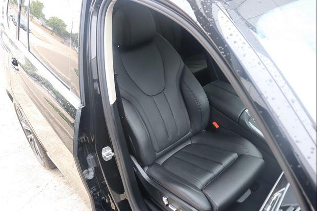 Photo of 2020 Jet Black BMW X7