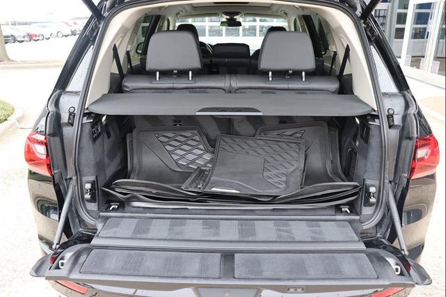 Photo of 2020 Jet Black BMW X7