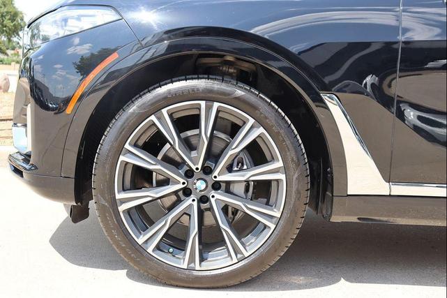 Photo of 2020 Jet Black BMW X7