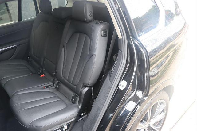 Photo of 2020 Jet Black BMW X7