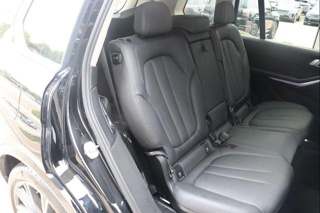 Photo of 2020 Jet Black BMW X7