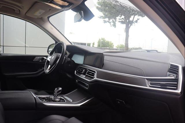 Photo of 2020 Jet Black BMW X7