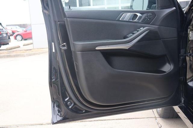 Photo of 2020 Jet Black BMW X7