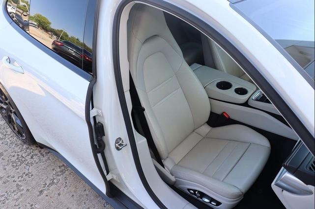 Photo of 2018 Carrara White Metallic Porsche Panamera