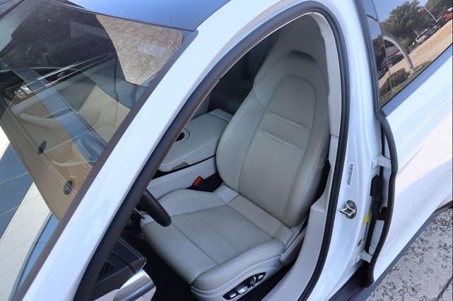 Photo of 2018 Carrara White Metallic Porsche Panamera