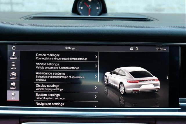 Photo of 2018 White Porsche Panamera