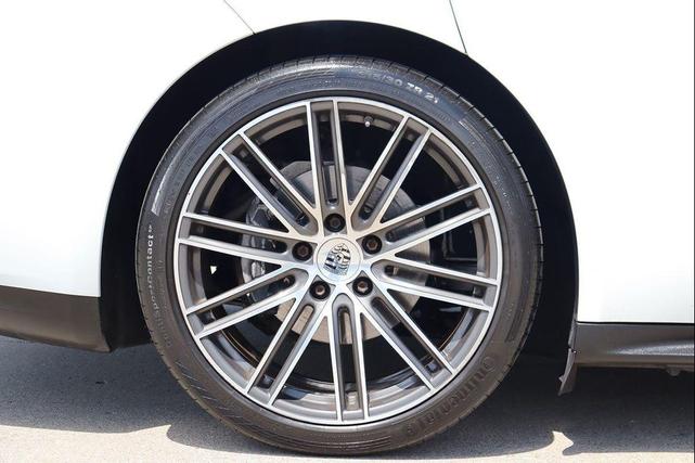 Photo of 2018 White Porsche Panamera