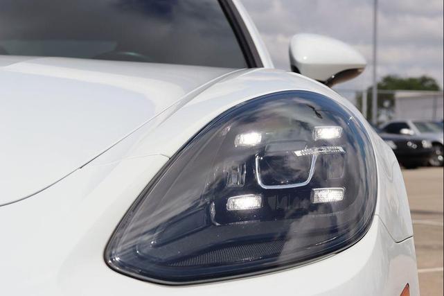 Photo of 2018 White Porsche Panamera