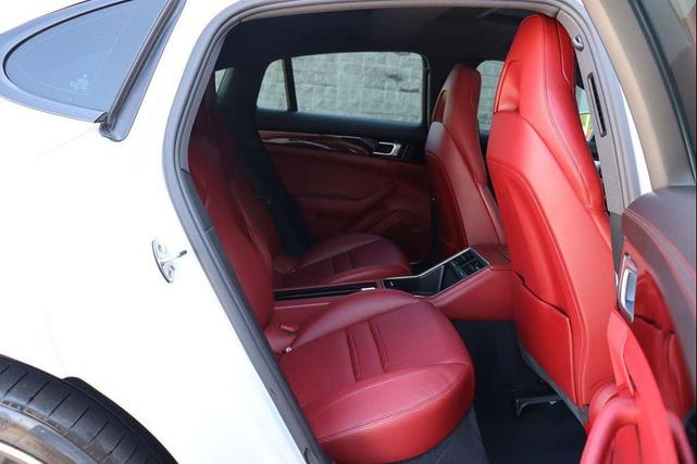 Photo of 2018 White Porsche Panamera
