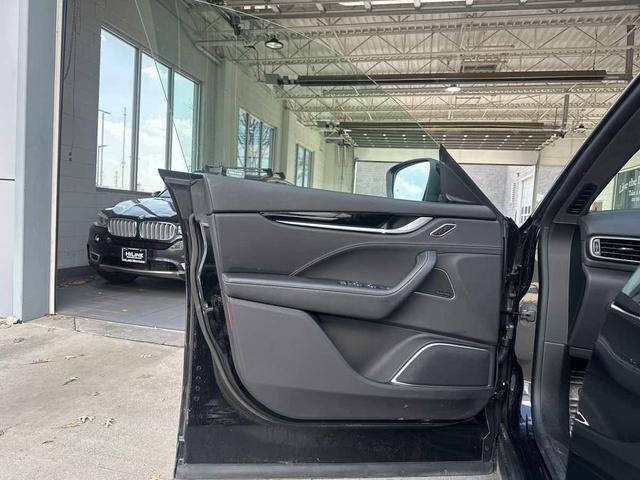 Photo of 2017 Nero Maserati Levante