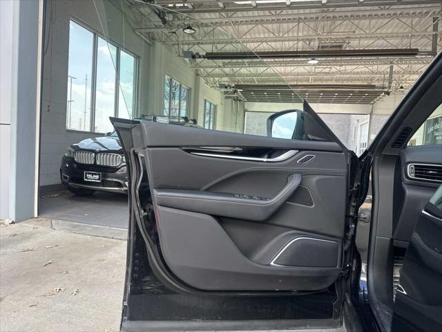 Photo of 2017 Nero Maserati Levante