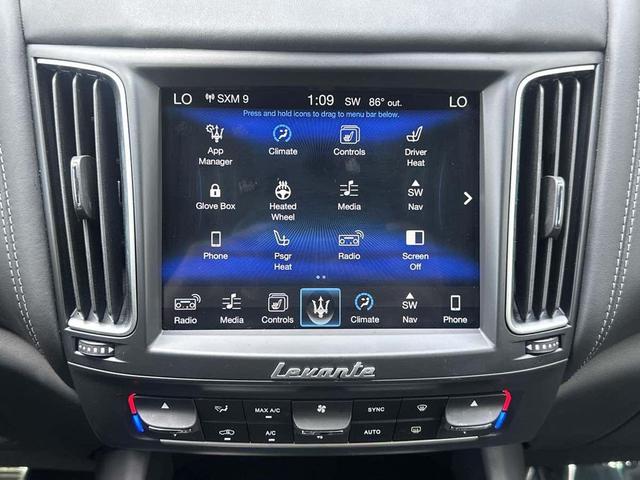 Photo of 2017 Nero Maserati Levante