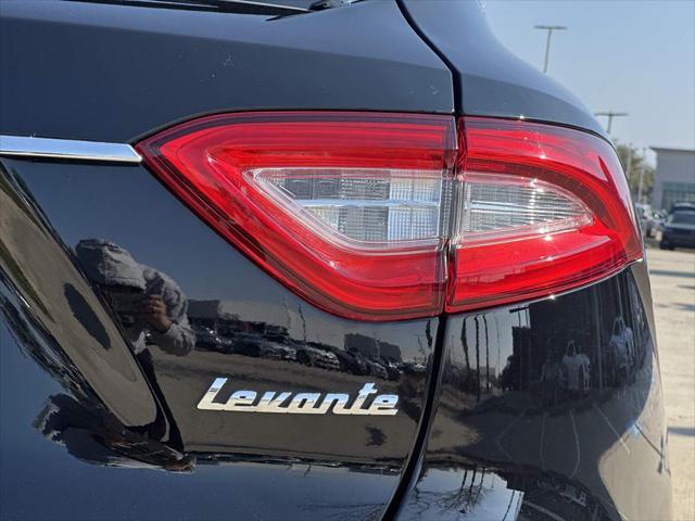 Photo of 2017 Nero Maserati Levante