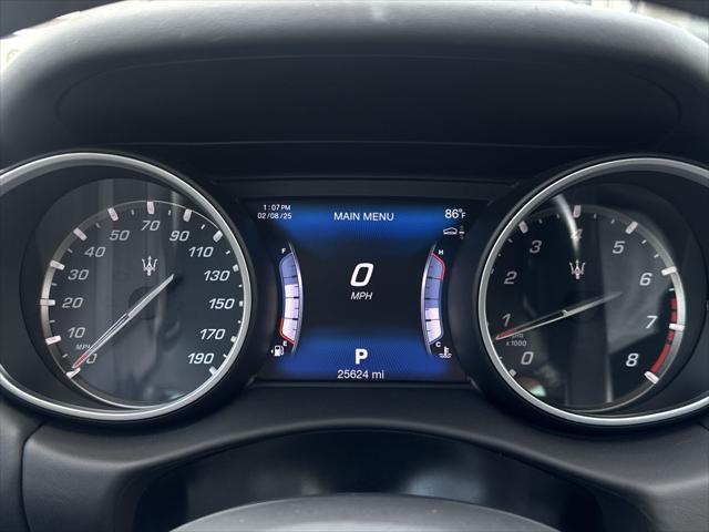 Photo of 2017 Nero Maserati Levante