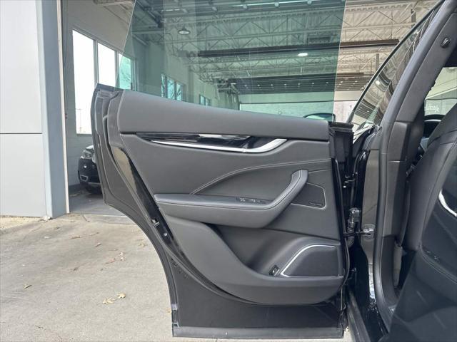Photo of 2017 Nero Maserati Levante