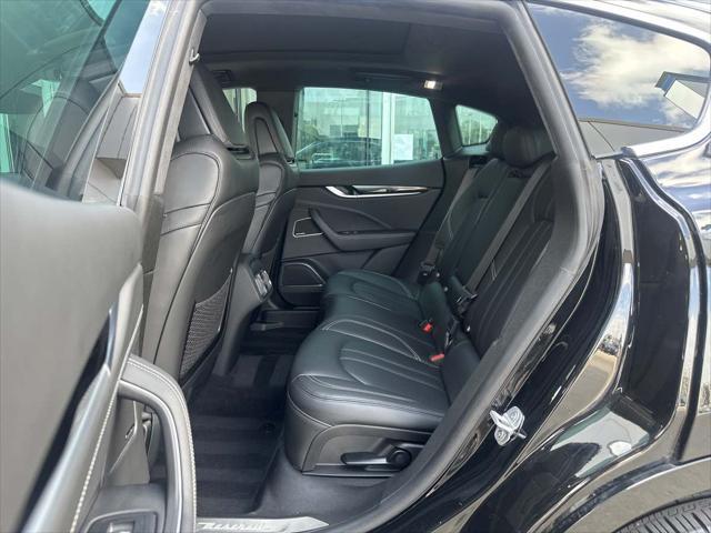 Photo of 2017 Nero Maserati Levante