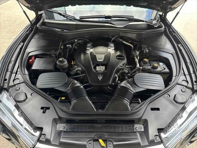 Photo of 2017 Nero Maserati Levante