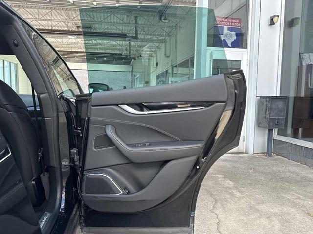 Photo of 2017 Nero Maserati Levante