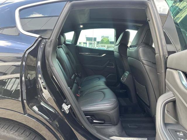 Photo of 2017 Nero Maserati Levante