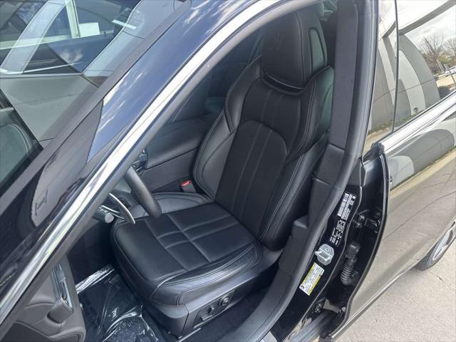Photo of 2017 Nero Maserati Levante