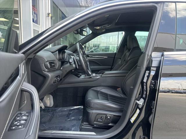 Photo of 2017 Nero Maserati Levante