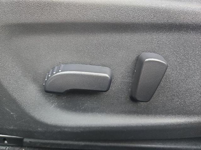 Photo of 2023 Glacier White Nissan Altima