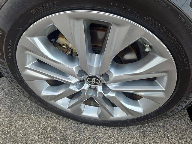 Photo of 2022 Ruby Flare Pearl Toyota Highlander Hybrid
