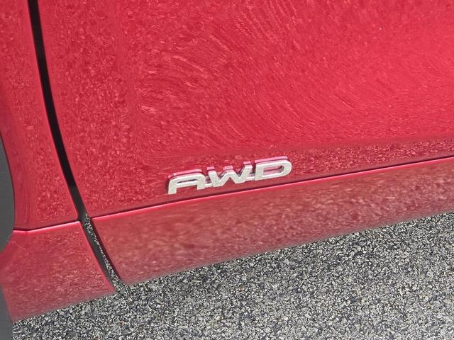 Photo of 2022 Ruby Flare Pearl Toyota Highlander Hybrid