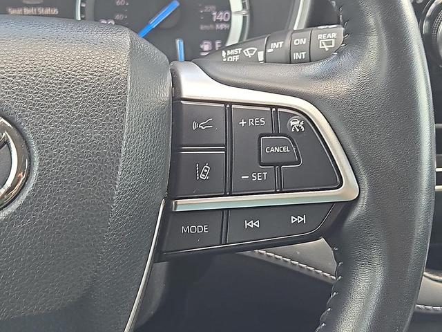 Photo of 2022 Ruby Flare Pearl Toyota Highlander Hybrid