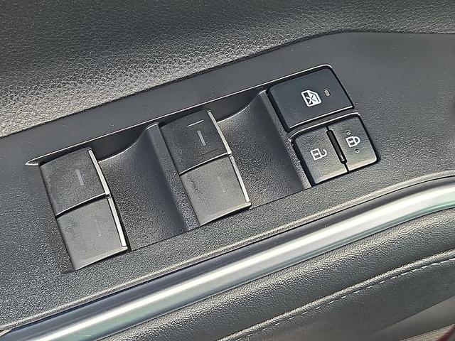Photo of 2022 Ruby Flare Pearl Toyota Highlander Hybrid