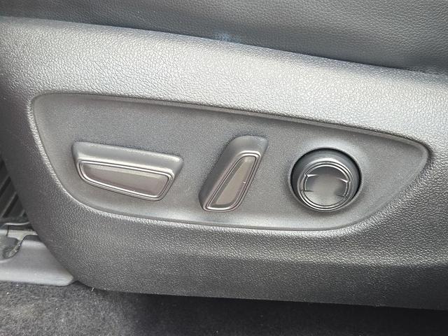 Photo of 2022 Ruby Flare Pearl Toyota Highlander Hybrid