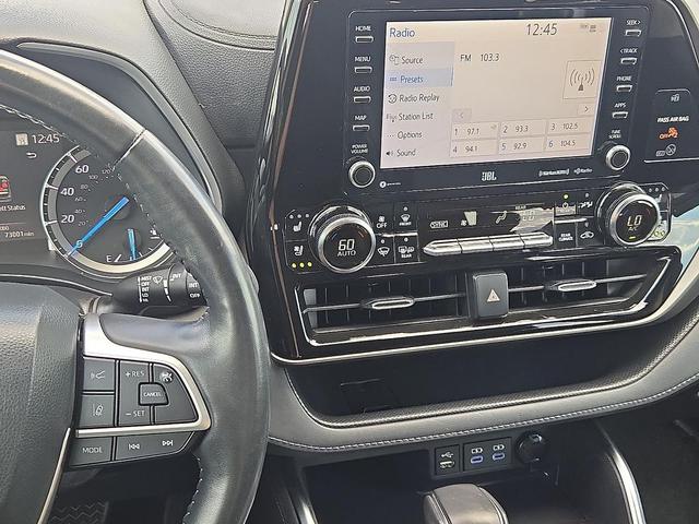 Photo of 2022 Ruby Flare Pearl Toyota Highlander Hybrid