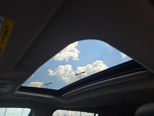 Photo of 2022 Ruby Flare Pearl Toyota Highlander Hybrid