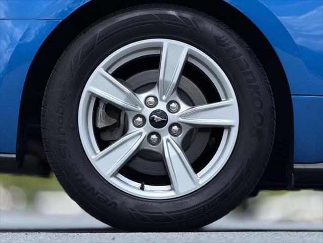Photo of 2021 Blue Ford Mustang