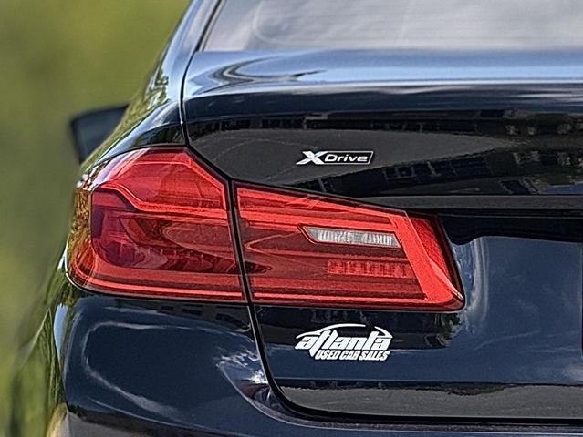Photo of 2018 Black Sapphire Metallic BMW 540