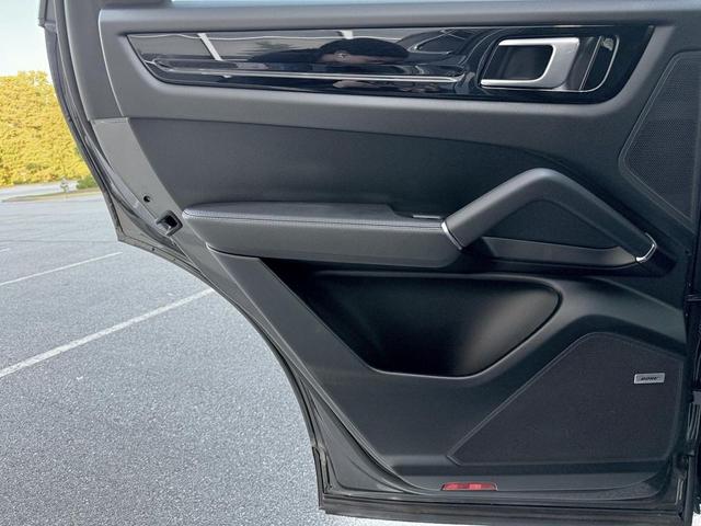 Photo of 2020 Quartzite Grey Metallic Porsche Cayenne